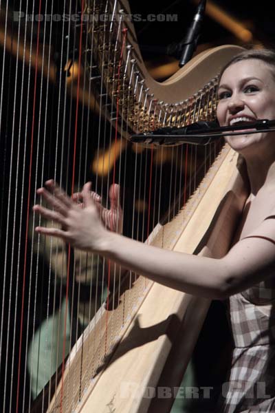 JOANNA NEWSOM - 2010-05-31 - PARIS - Espace Charlie Parker - Grande Halle - 